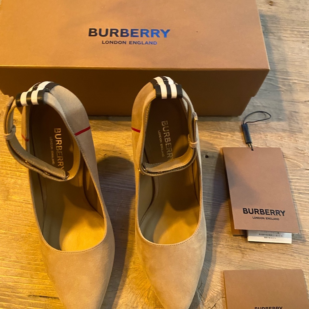 New! Burberry heels, never worn, size 36